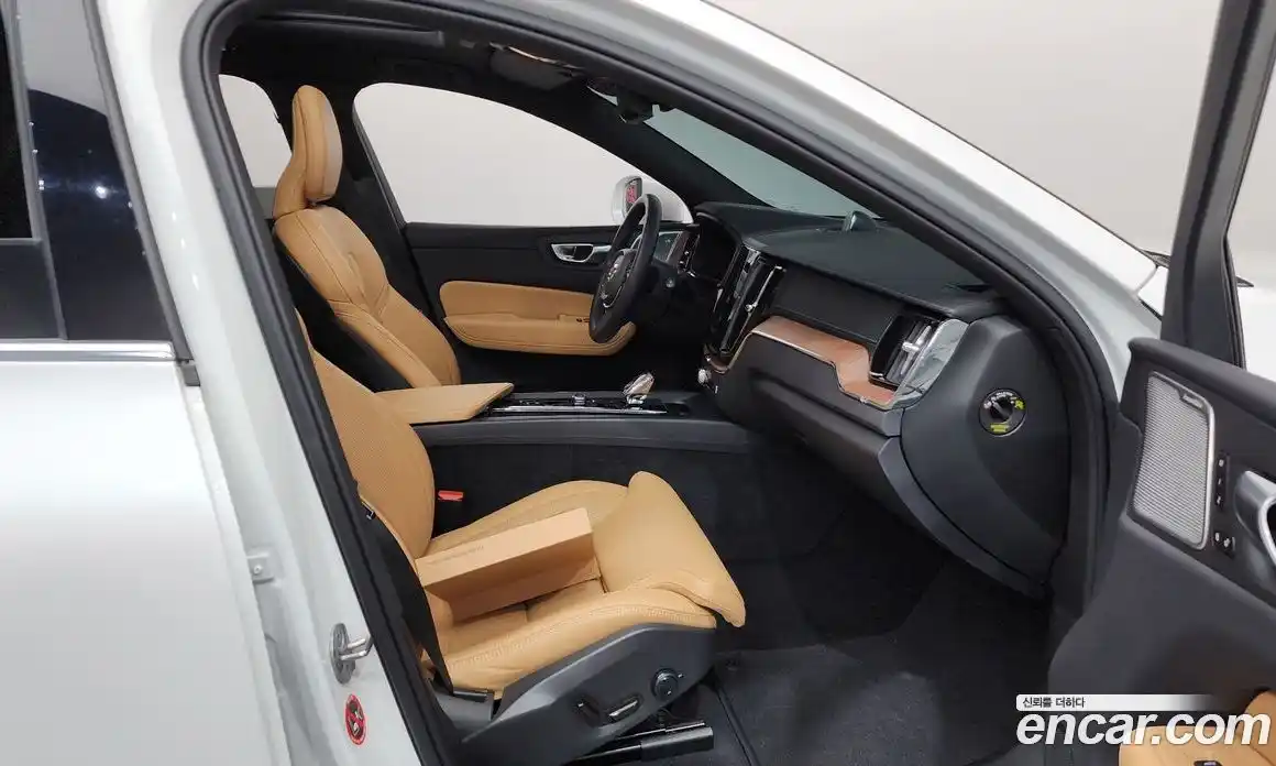 Volvo XC60 2023 2.0 гидро в Москве № 2057834, фото 15