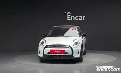 Mini Cooper 2023 1.5 гидро в Москве № 2059229, миниатюра 3