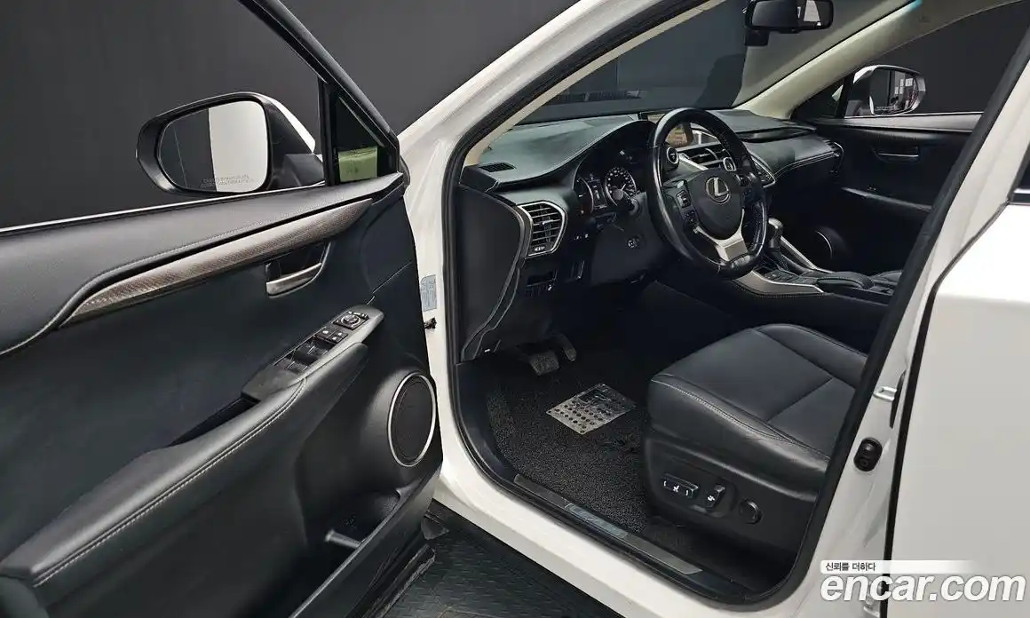 Lexus NX 2016 2.5 гидро в Москве № 2060059, фото 16