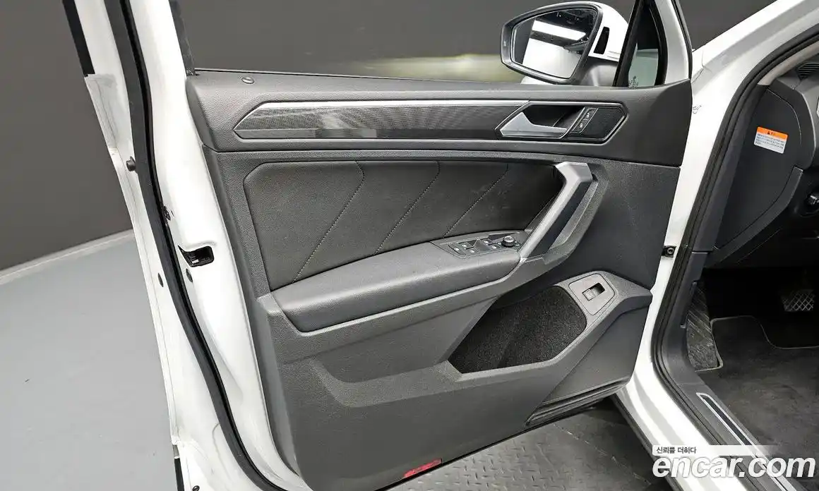 Volkswagen Tiguan 2018 2.0 гидро в Москве № 2060726, фото 14