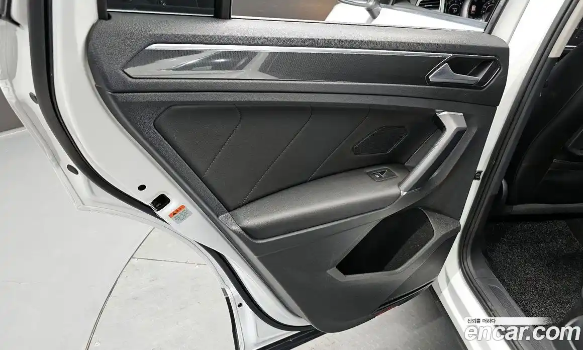 Volkswagen Tiguan 2018 2.0 гидро в Москве № 2060726, фото 15