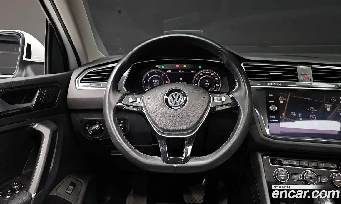 Volkswagen Tiguan 2018 2.0 гидро в Москве № 2060726, фото 18