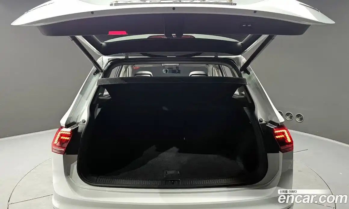 Volkswagen Tiguan 2018 2.0 гидро в Москве № 2060726, фото 26
