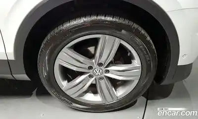 Volkswagen Tiguan 2018 2.0 гидро в Москве № 2060726, миниатюра 7