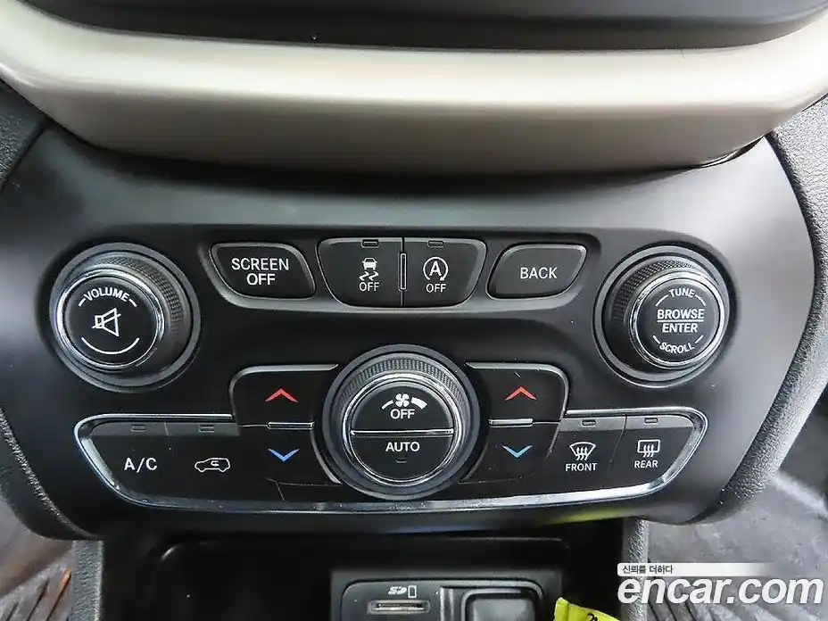 Jeep Cherokee 2015 2.0 гидро в Москве № 2061667, фото 16