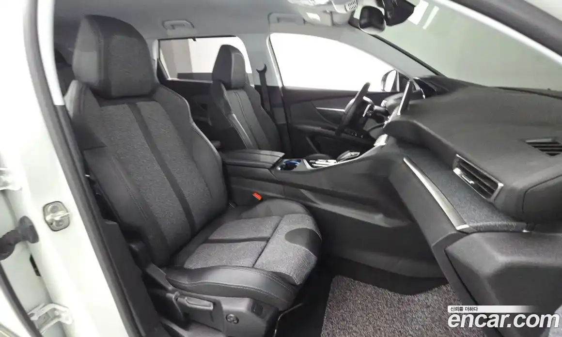 Peugeot 5008 2020 1.5 гидро в Москве, фото 17
