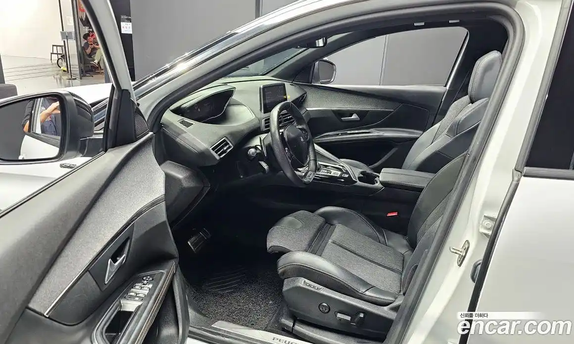 Peugeot 5008 2019 1.5 гидро в Москве, фото 13