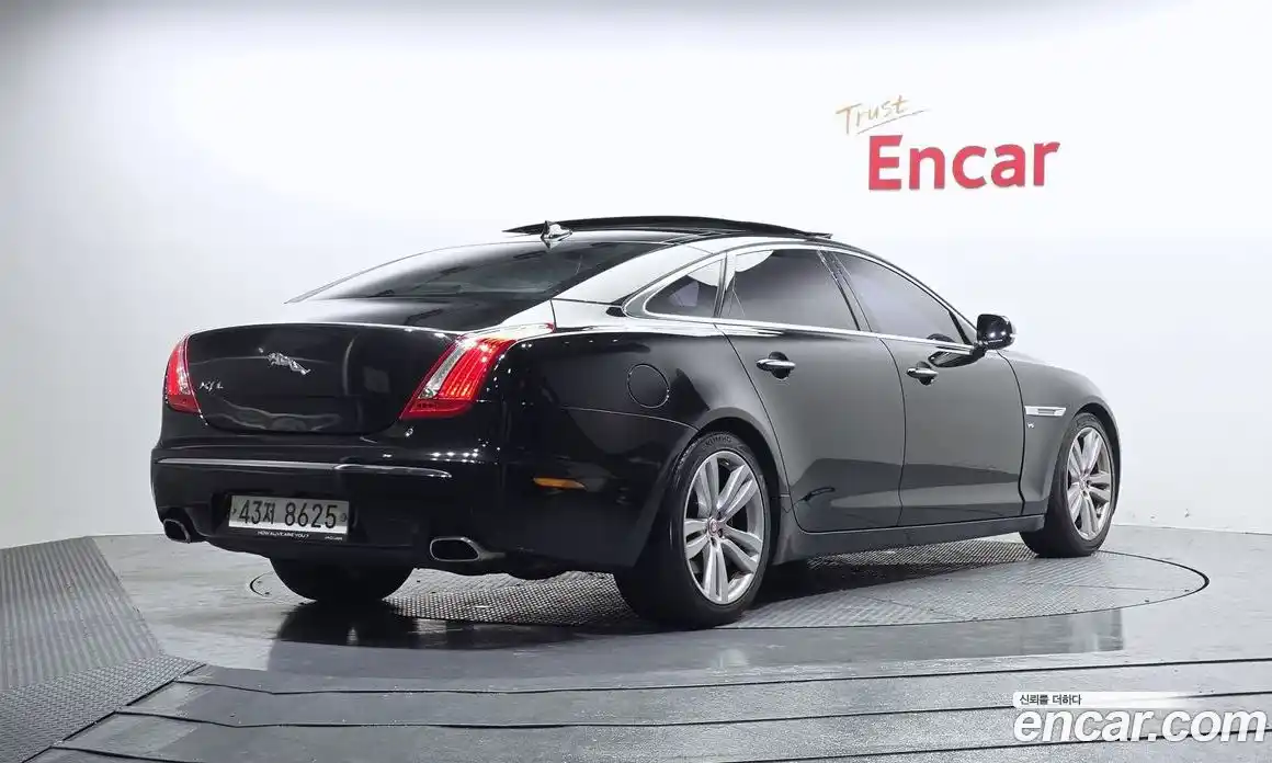 Jaguar XJ 2015 3.0 гидро в Москве № 335855, фото 2