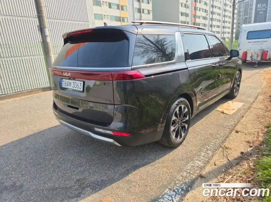 Kia Canival 2023 3.5 гидро в Москве № 2050841, фото 3