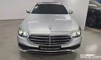 Mercedes-Benz E-Class 2023 2.0 гидро в Москве № 2052664, миниатюра 2