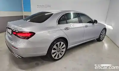Mercedes-Benz E-Class 2023 2.0 гидро в Москве № 2052664, миниатюра 3