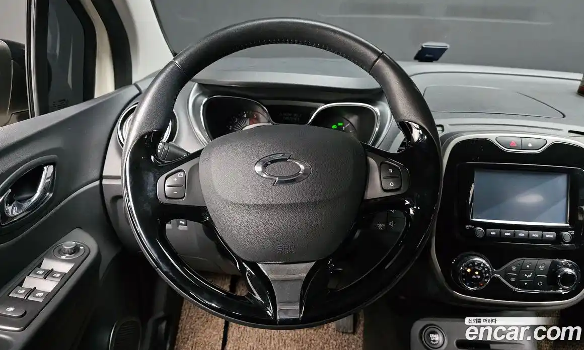Renault QM3 2017 1.5 гидро в Москве № 2054015, фото 13