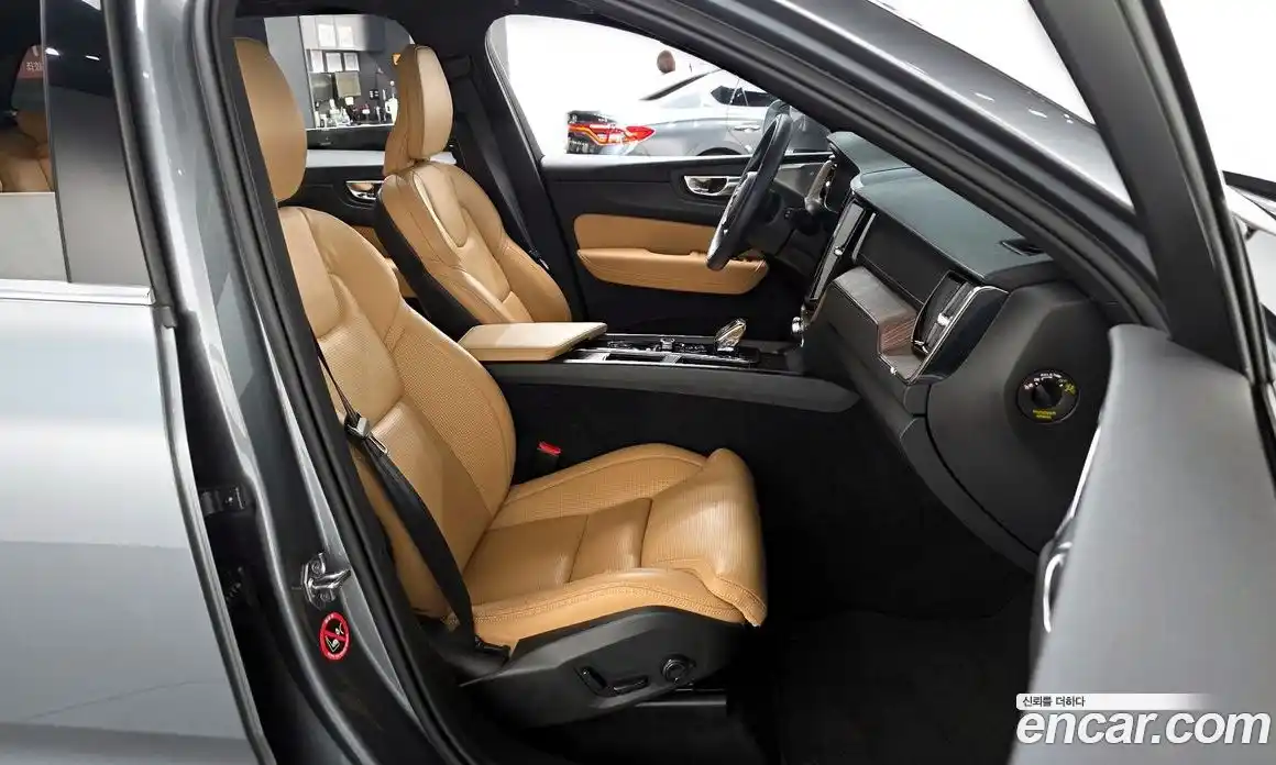 Volvo XC60 2021 2.0 гидро в Москве № 2057985, фото 16