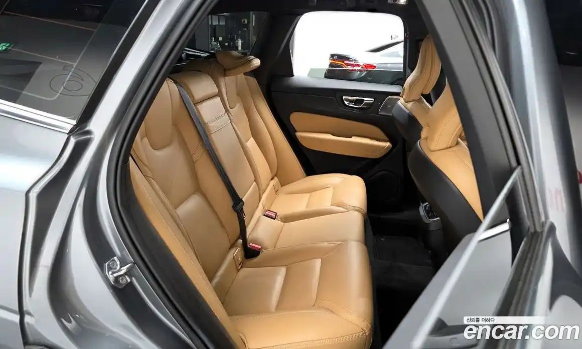 Volvo XC60 2021 2.0 гидро в Москве № 2057985, фото 17