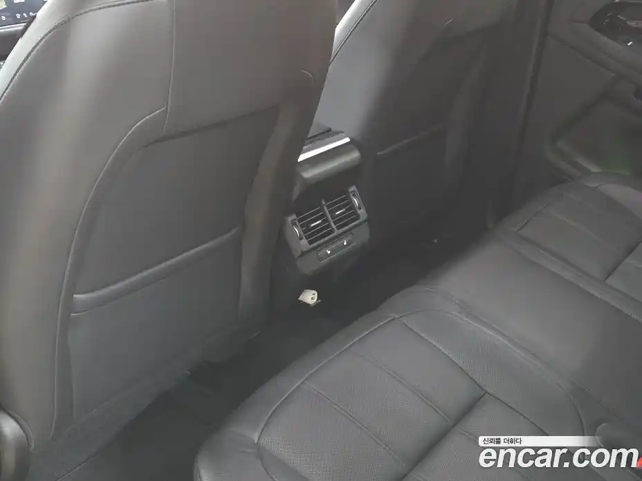 Land Rover Range-Rover Evoque 2023 2.0 гидро в Москве № 2059087, фото 12