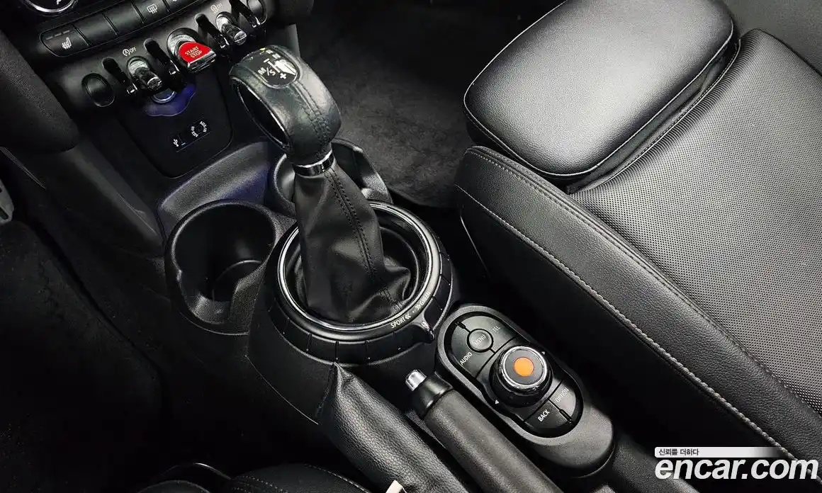 Mini Cooper 2015 1.5 гидро в Москве № 2059498, фото 9