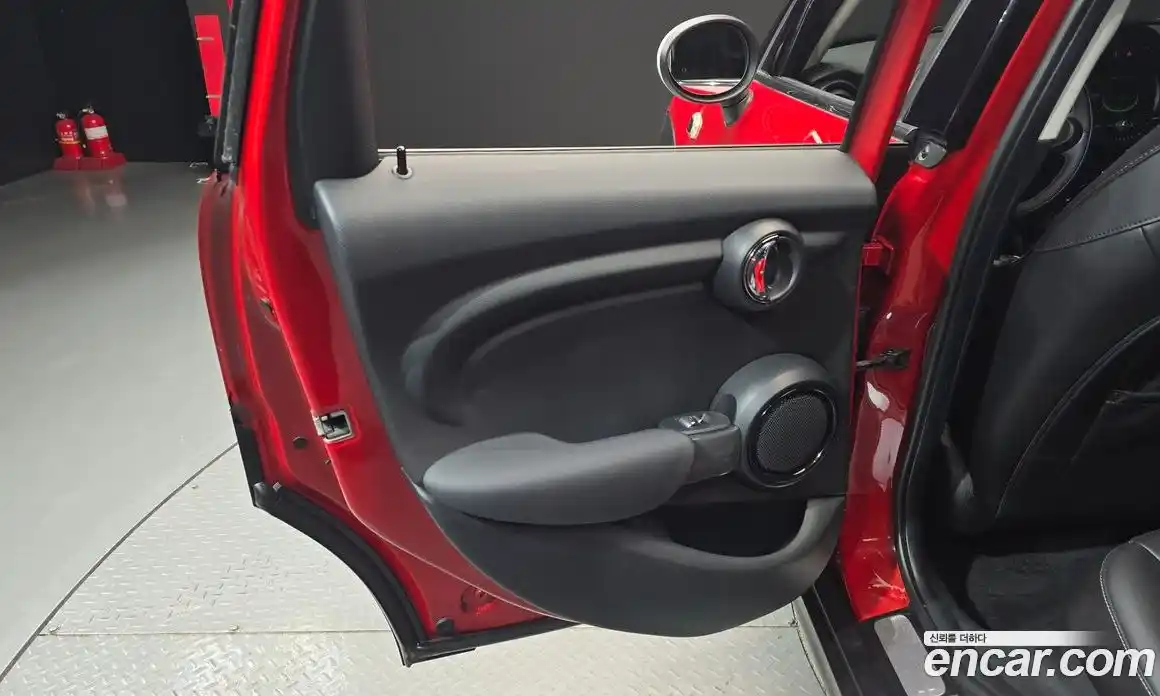 Mini Cooper 2018 1.5 гидро в Москве № 2059527, фото 15
