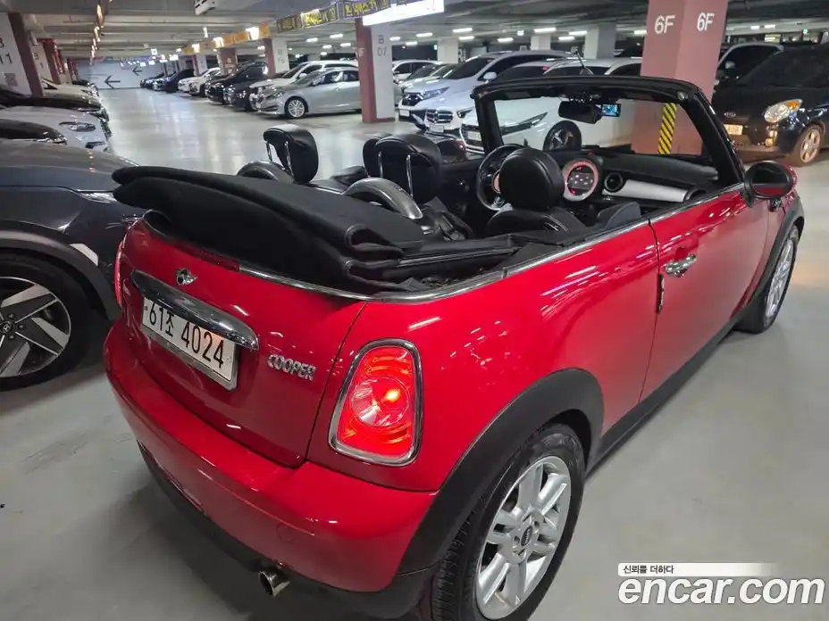 Mini Cooper Convertible 2014 1.6 гидро в Москве № 2059739, фото 16