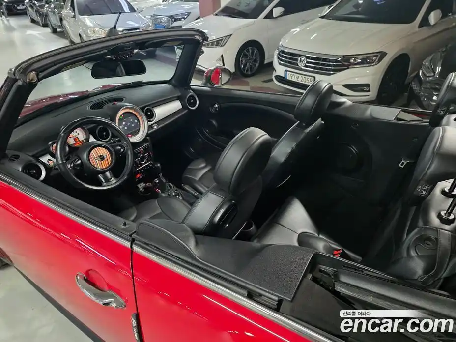 Mini Cooper Convertible 2014 1.6 гидро в Москве № 2059739, фото 19