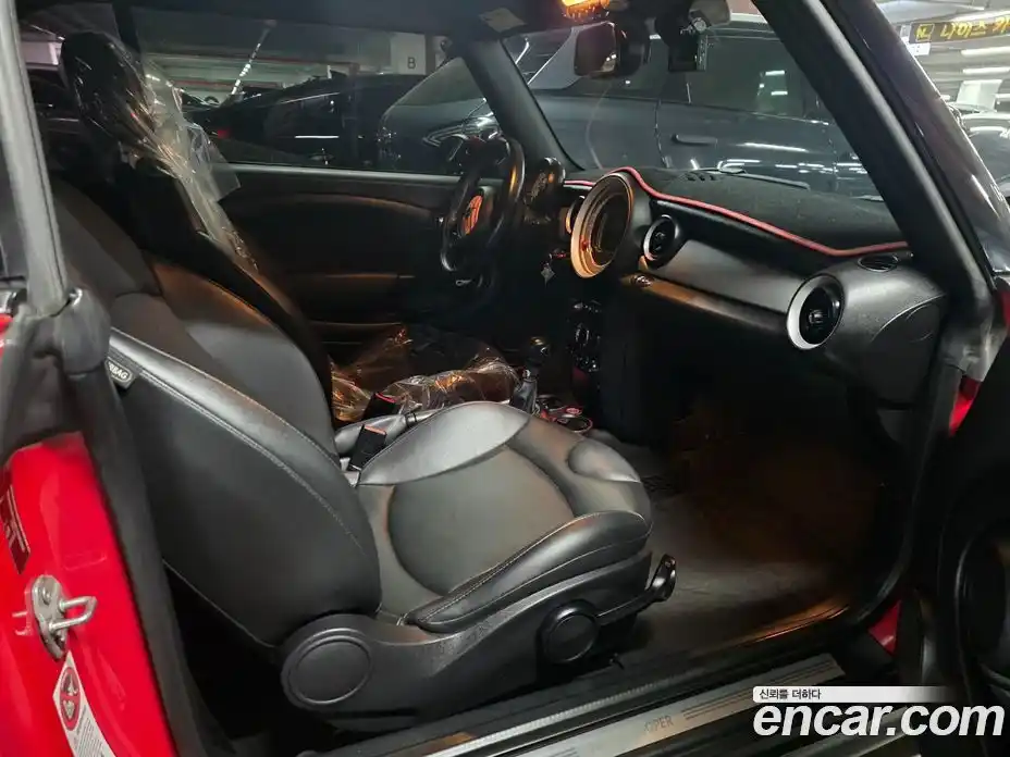 Mini Cooper Convertible 2014 1.6 гидро в Москве № 2059739, фото 7