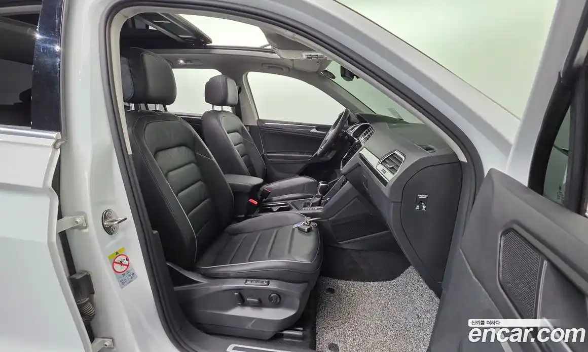 Volkswagen Tiguan 2021 2.0 гидро в Москве № 2060447, фото 13