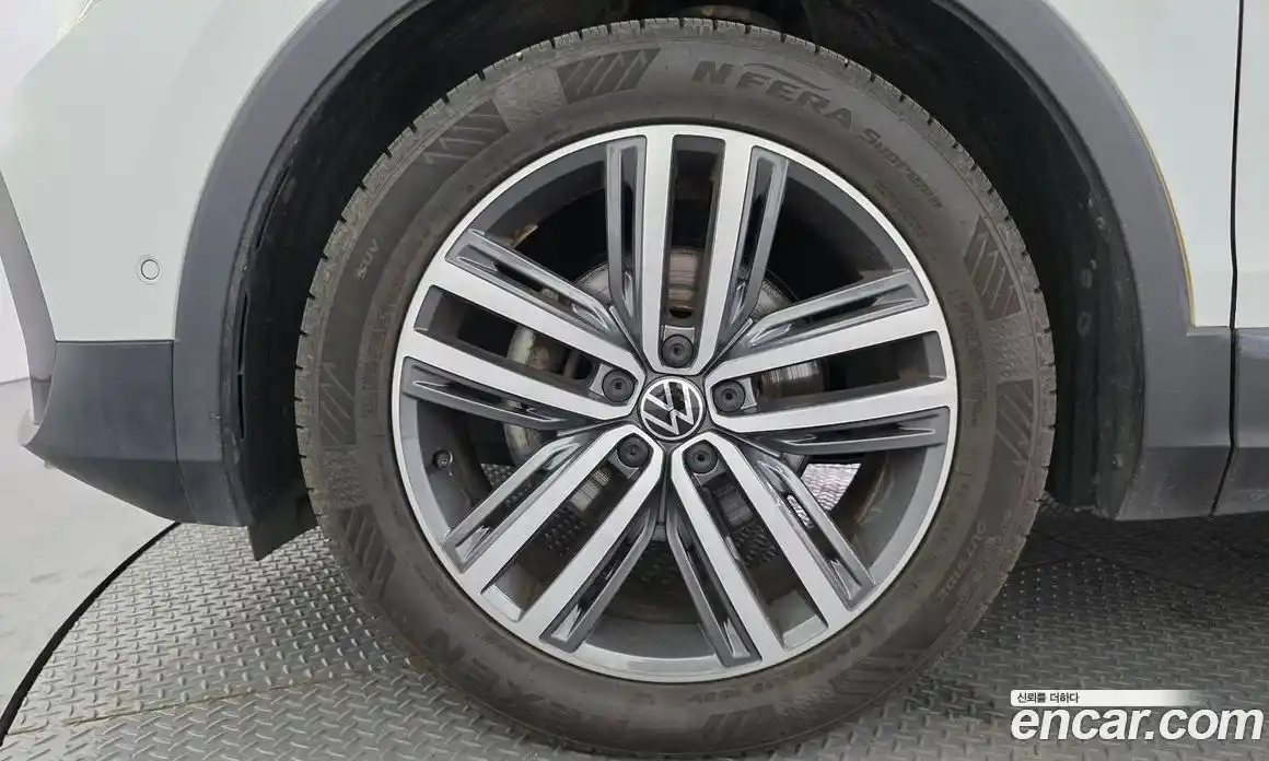 Volkswagen Tiguan 2021 2.0 гидро в Москве № 2060447, фото 5