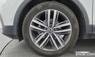 Volkswagen Tiguan 2021 2.0 гидро в Москве № 2060447, миниатюра 5