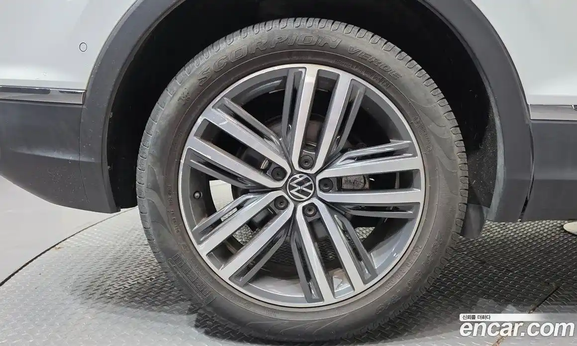 Volkswagen Tiguan 2021 2.0 гидро в Москве № 2060447, фото 7