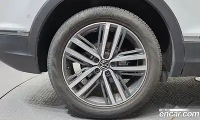 Volkswagen Tiguan 2021 2.0 гидро в Москве № 2060447, миниатюра 7