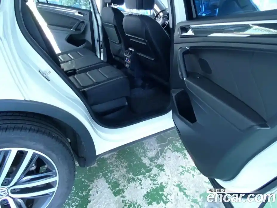 Volkswagen Tiguan 2018 2.0 гидро в Москве № 2061110, фото 11