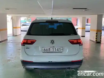 Volkswagen Tiguan 2018 2.0 гидро в Москве № 2061110, миниатюра 2