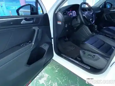 Volkswagen Tiguan 2018 2.0 гидро в Москве № 2061110, миниатюра 9