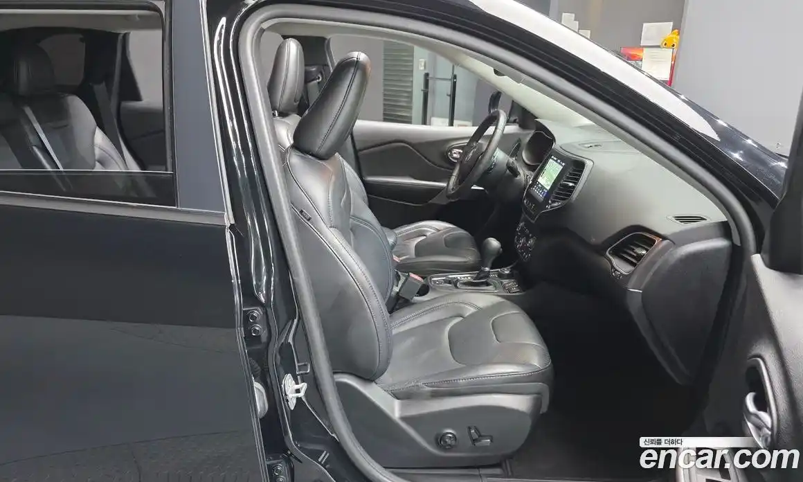 Jeep Cherokee 2019 2.4 гидро в Москве № 2061681, фото 12