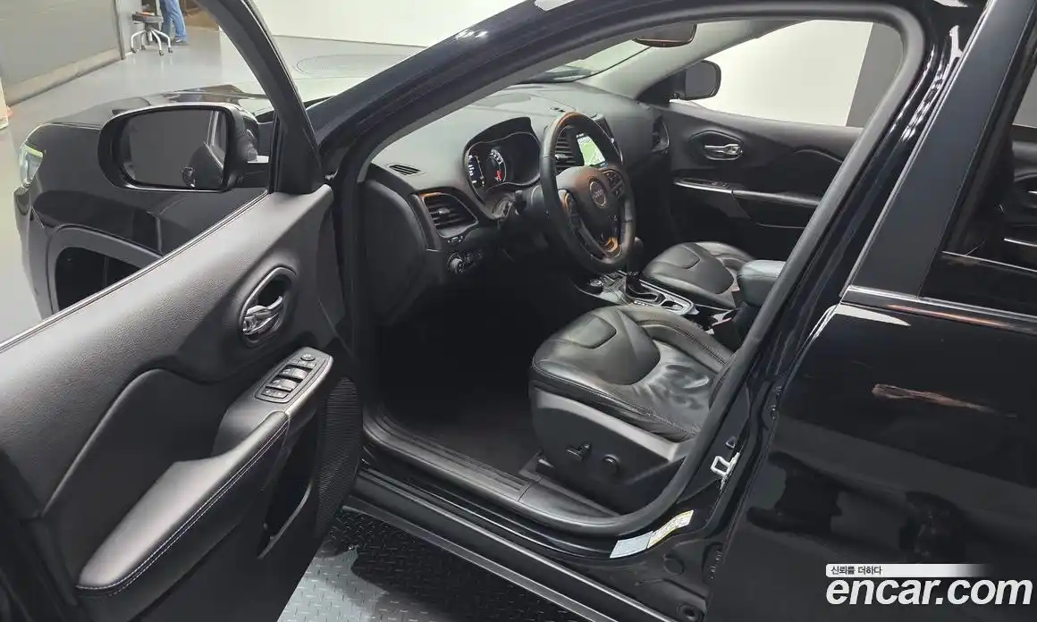 Jeep Cherokee 2019 2.4 гидро в Москве № 2061681, фото 10