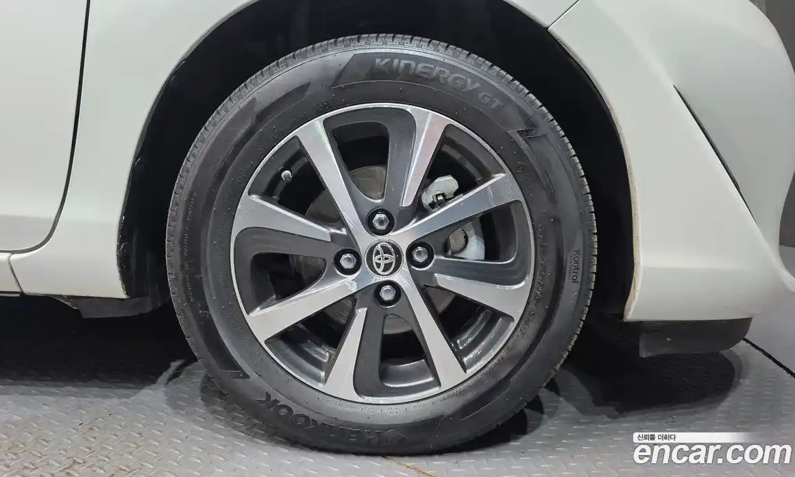 Toyota Prius 2019 1.5 гидро в Москве № 2062020, фото 7