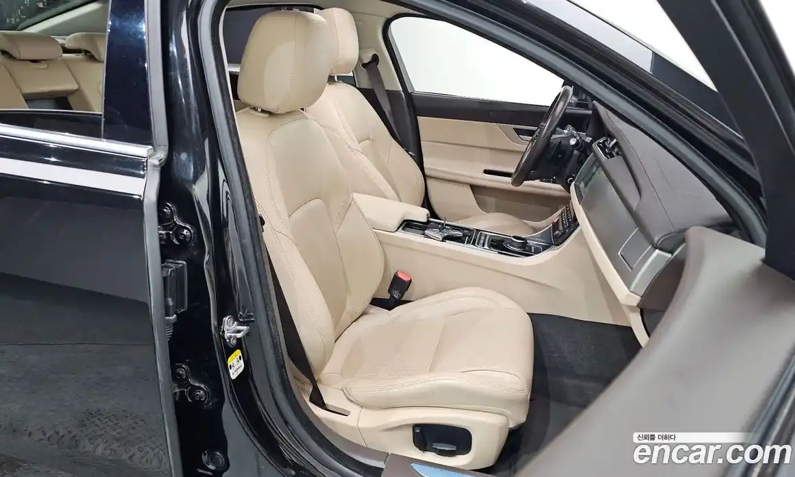 Jaguar XF 2018 2.0 гидро в Москве № 2064683, фото 12
