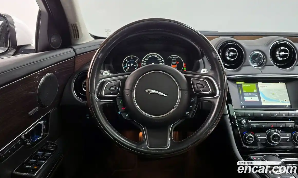 Jaguar XJ 2016 3.0 гидро в Москве № 2064717, фото 12