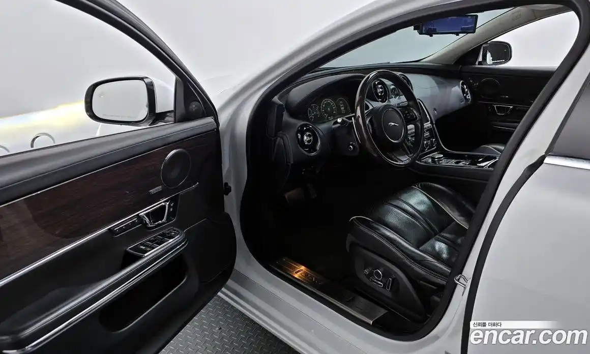 Jaguar XJ 2016 3.0 гидро в Москве № 2064717, фото 10