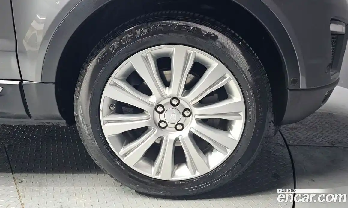 Land Rover Range-Rover Evoque 2018 2.0 гидро в Москве № 213487, фото 5