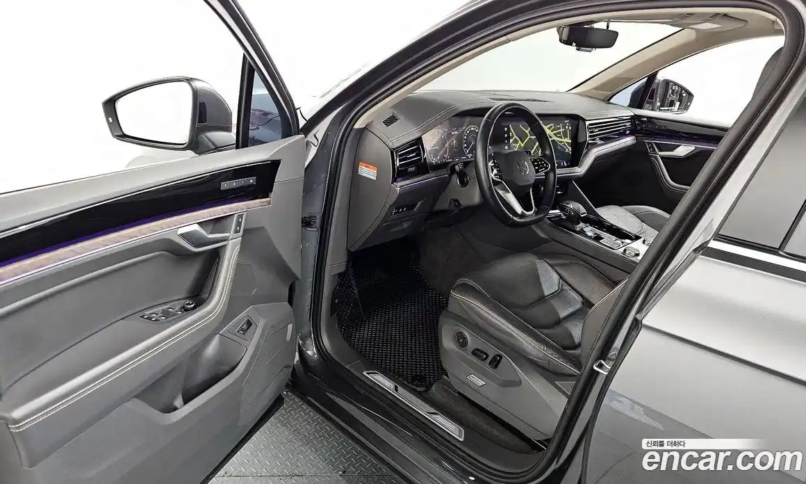 Volkswagen Touareg 2023 3.0 гидро в Москве № 215260, фото 10