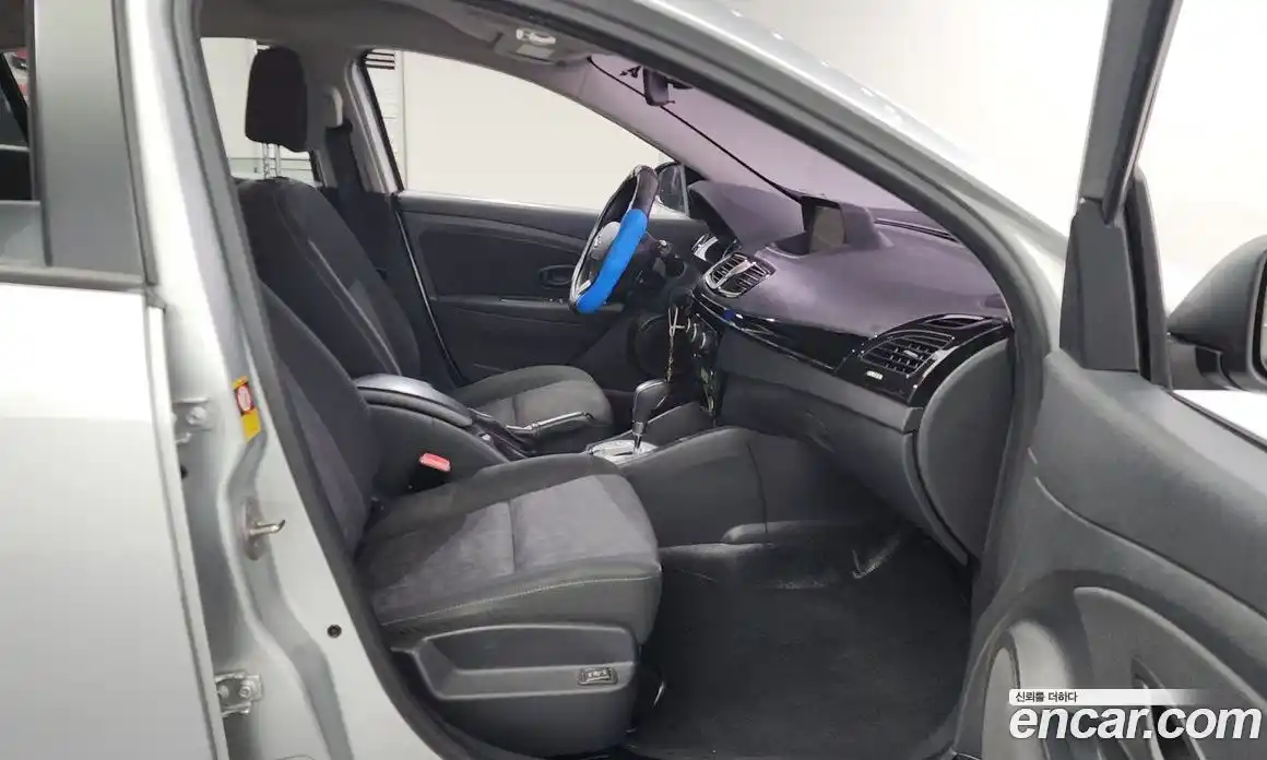 Renault SM3 2015 1.6 гидро в Москве № 107416, фото 12