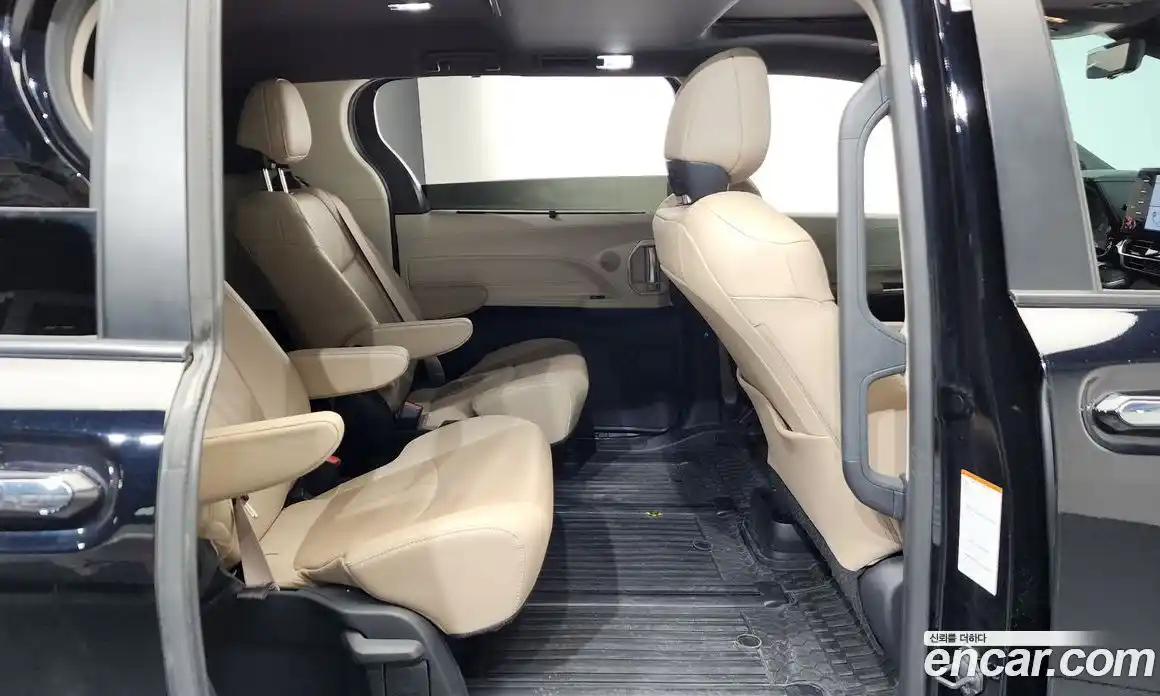 Toyota Sienna 2021 2.5 гидро в Москве № 170289, фото 12