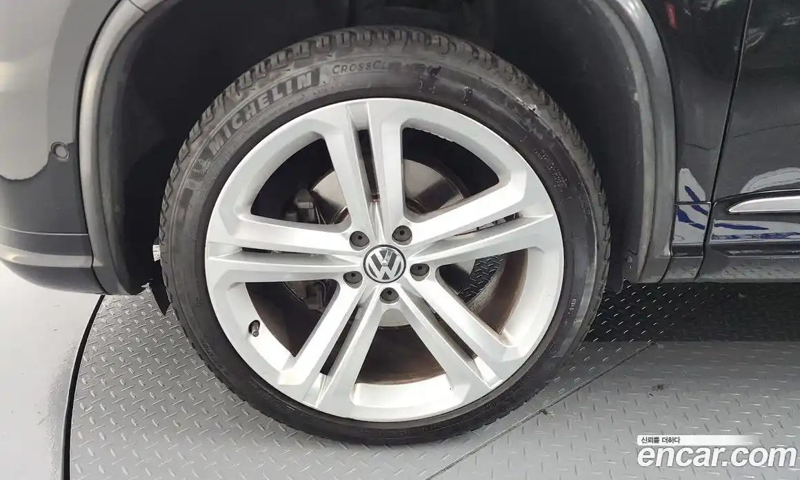 Volkswagen Tiguan 2015 2.0 гидро в Москве № 204427, фото 5