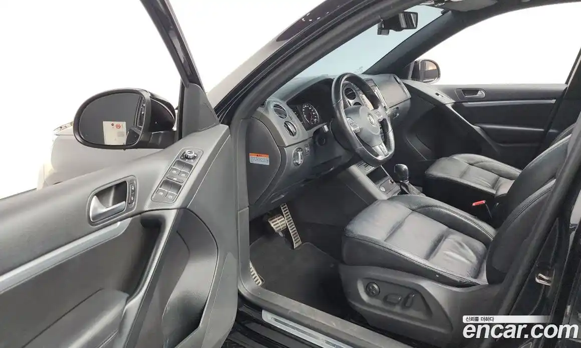 Volkswagen Tiguan 2015 2.0 гидро в Москве № 204427, фото 10