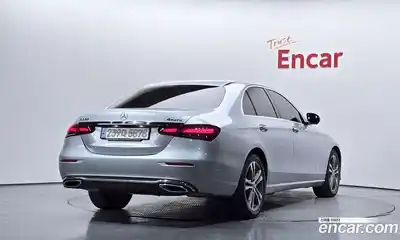 Mercedes-Benz E-Class 2022 2.0 гидро в Москве № 2052576, миниатюра 2