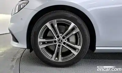 Mercedes-Benz E-Class 2022 2.0 гидро в Москве № 2052576, миниатюра 5