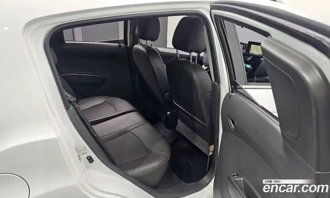 Chevrolet Spark 2013 1.0 гидро в Москве № 2053090, фото 17