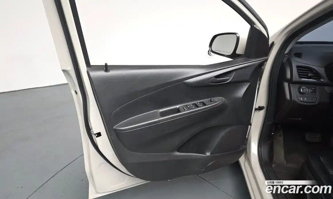 Chevrolet Spark 2016 1.0 гидро в Москве, фото 13