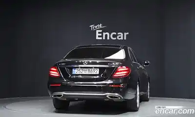 Mercedes-Benz E-Class 2019 2.0 гидро в Москве № 2054597, миниатюра 4
