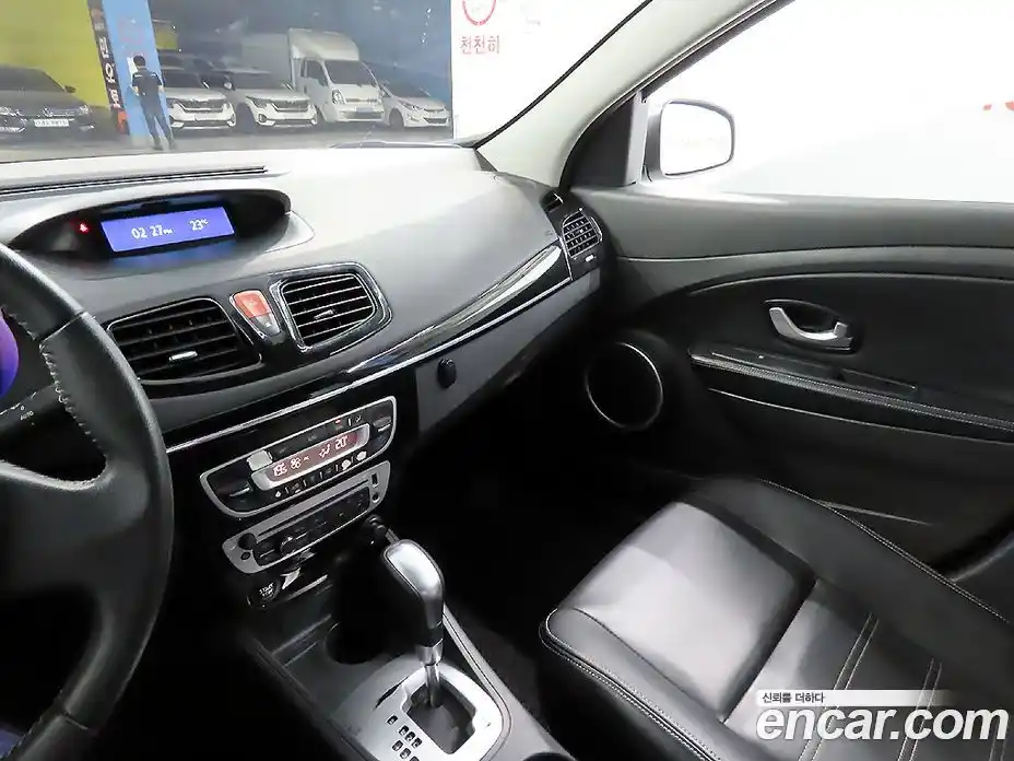 Renault SM3 2015 1.6 гидро в Москве № 2054899, фото 17